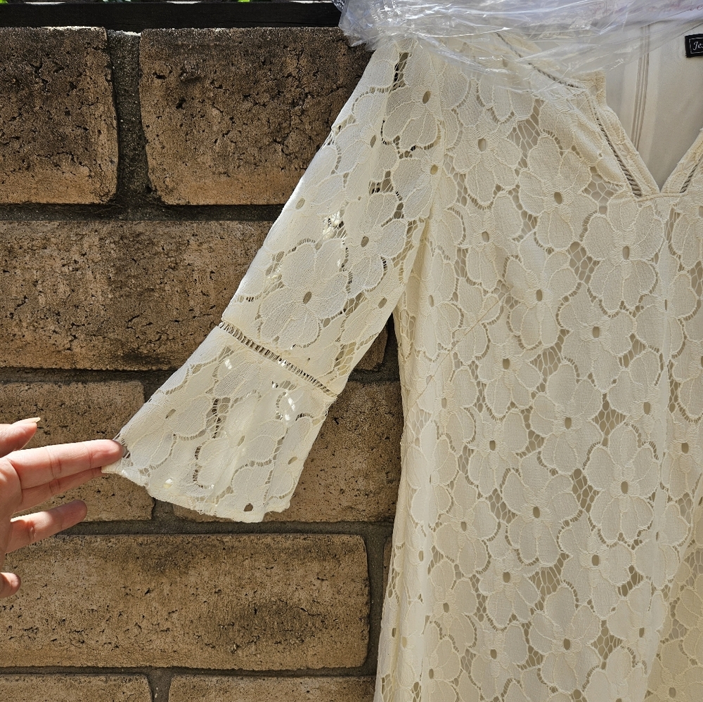 Cream lace Jessica Howard dress